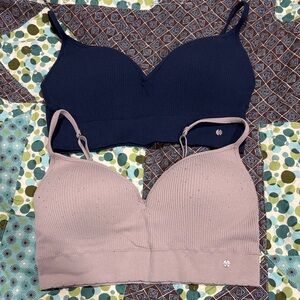 Lucky Brand Set of Two Ribbed Seamless Bralettes in Navy and Dusty Pink